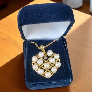 ❤️Retired Danbury Mint Pearl Heart Necklace